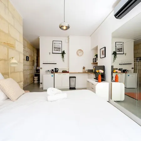 Wehost - Magnifique Appt Centre Historique Terrasse & Clim *